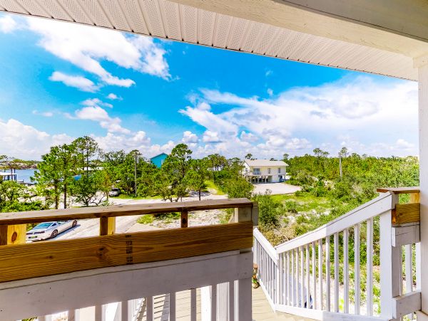 Four Bedroom Bay view home with private pool - dog friendly