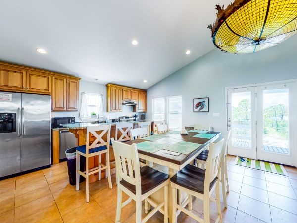 Four Bedroom Bay view home with private pool - dog friendly