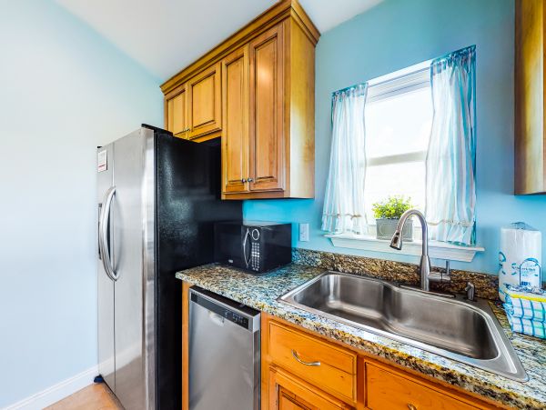 Four Bedroom Bay view home with private pool - dog friendly