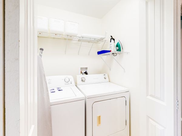 Four Bedroom Bay view home with private pool - dog friendly