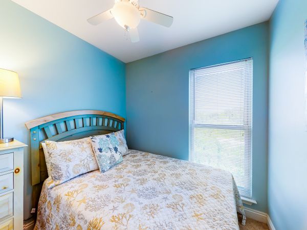 Four Bedroom Bay view home with private pool - dog friendly