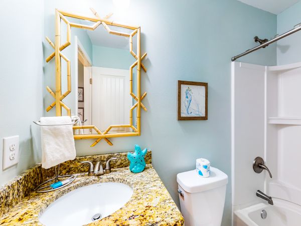 Four Bedroom Bay view home with private pool - dog friendly