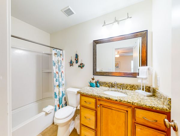 Four Bedroom Bay view home with private pool - dog friendly