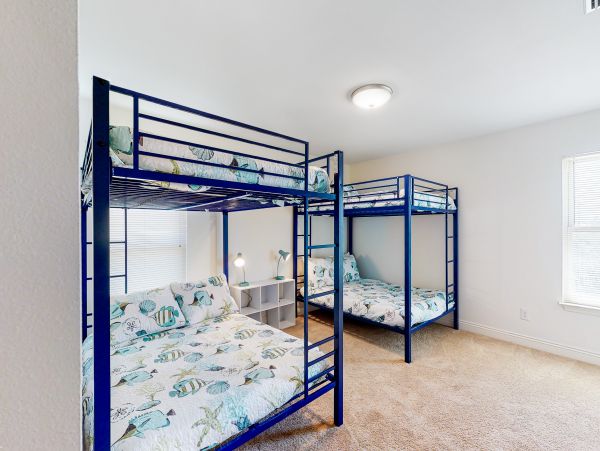 Four Bedroom Bay view home with private pool - dog friendly