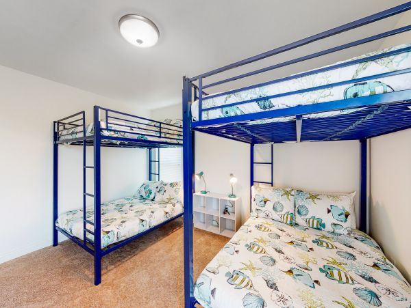 Four Bedroom Bay view home with private pool - dog friendly