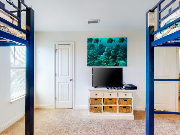 Four Bedroom Bay view home with private pool - dog friendly