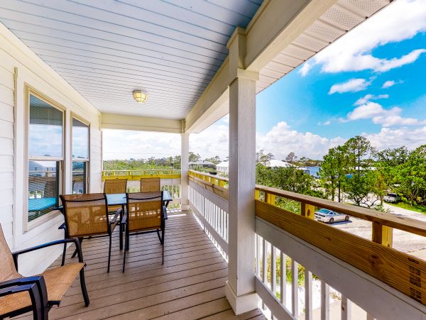 Four Bedroom Bay view home with private pool - dog friendly