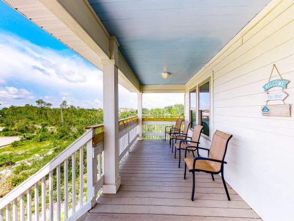Four Bedroom Bay view home with private pool - dog friendly