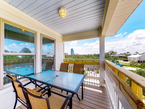 Four Bedroom Bay view home with private pool - dog friendly