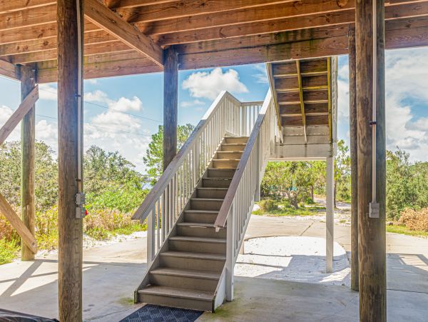 Four Bedroom Bay view home with private pool - dog friendly