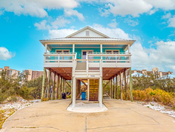 Four Bedroom Bay view home with private pool - dog friendly