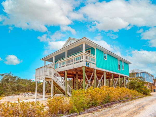 Four Bedroom Bay view home with private pool - dog friendly