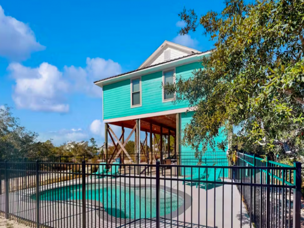 Four Bedroom Bay view home with private pool - dog friendly
