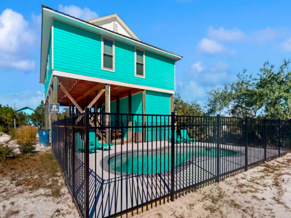 Four Bedroom Bay view home with private pool - dog friendly