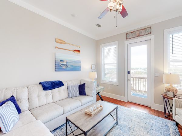 Three Bedroom Sleeps 13 Guests A Great Property Call Today