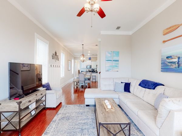Three Bedroom Sleeps 13 Guests A Great Property Call Today