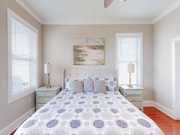 Three Bedroom Sleeps 13 Guests A Great Property Call Today
