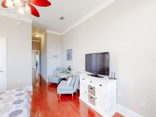 Three Bedroom Sleeps 13 Guests A Great Property Call Today