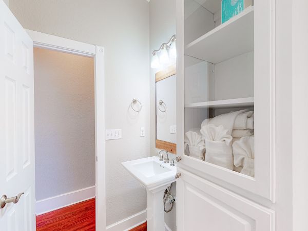 Three Bedroom Sleeps 13 Guests A Great Property Call Today