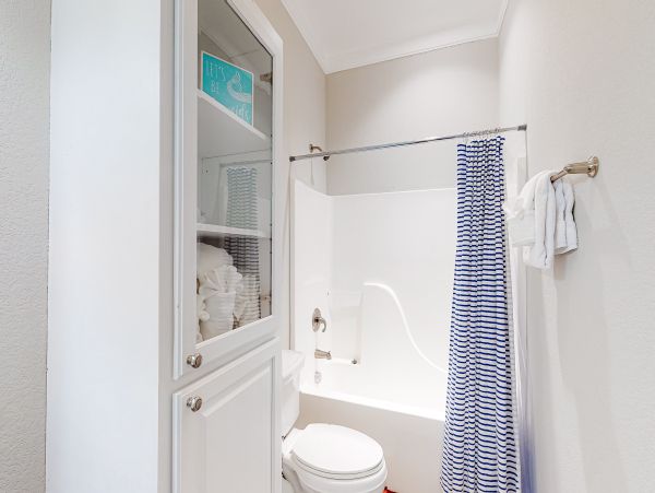 Three Bedroom Sleeps 13 Guests A Great Property Call Today