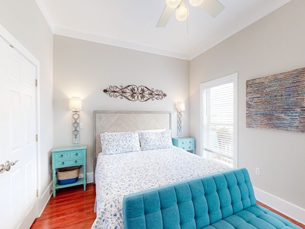Three Bedroom Sleeps 13 Guests A Great Property Call Today