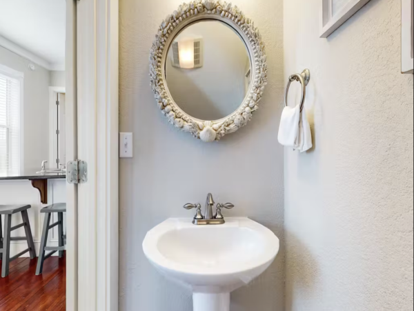 Three Bedroom Sleeps 13 Guests A Great Property Call Today