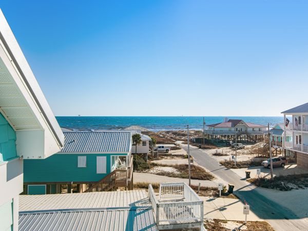 Four Bedroom House close to beach