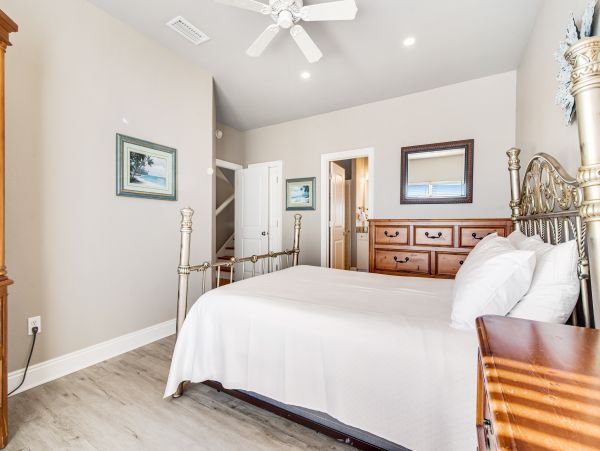 Four Bedroom House close to beach