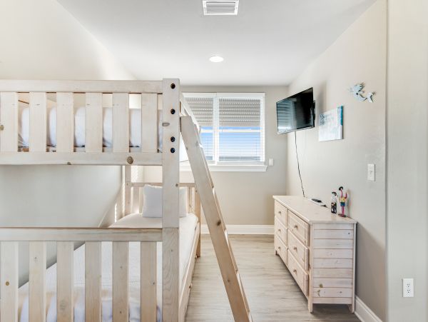 Four Bedroom House close to beach