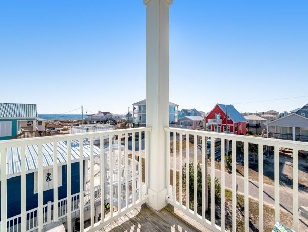 Four Bedroom House close to beach