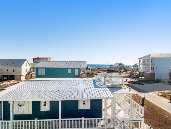 Four Bedroom House close to beach
