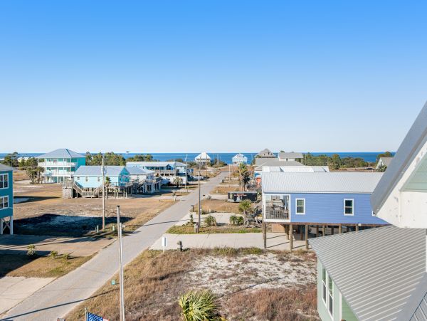Four Bedroom House close to beach