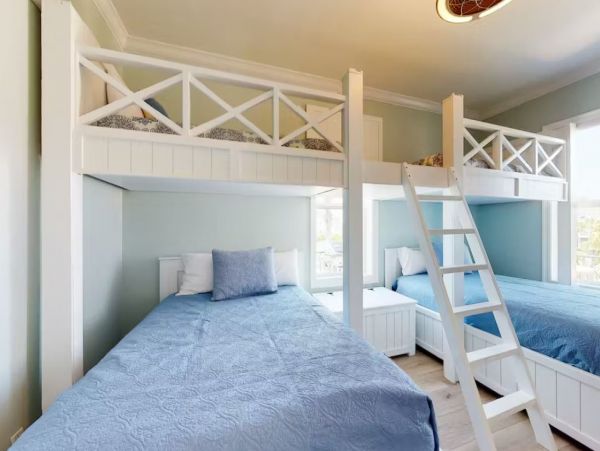 Gulf Shores Lovely Home Five Bedrooms Walk to Beach