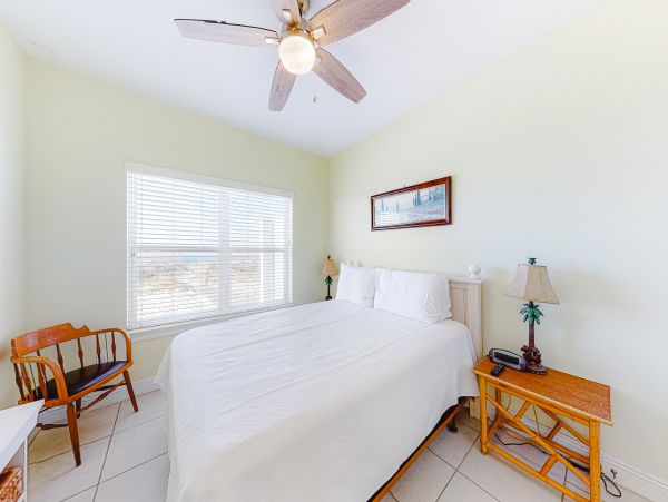 On Beach Vacation Home Five Bedroom in Orange Beach