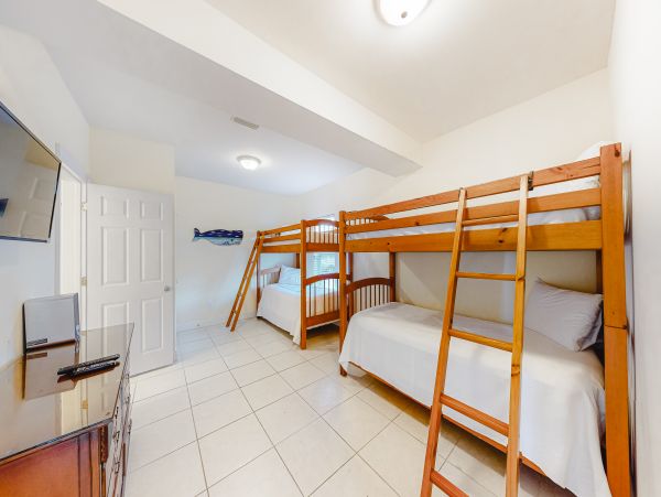 On Beach Vacation Home Five Bedroom in Orange Beach