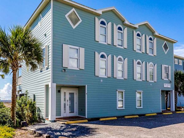 On Beach Vacation Home Five Bedroom in Orange Beach