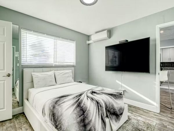 Fort Lauderdale Vacation Home with Private Pool 8 Guests