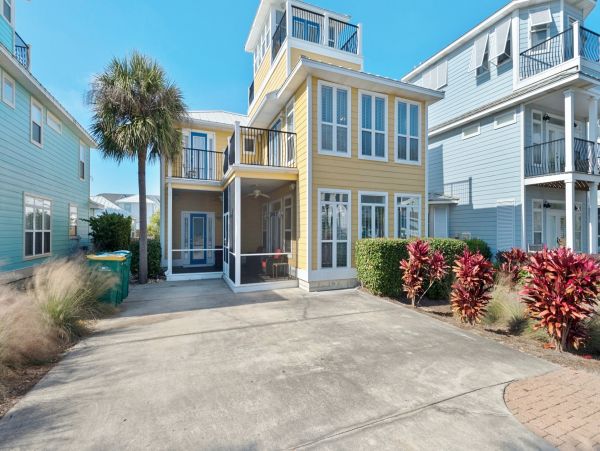 Main House & Guest House Beach at End of Street