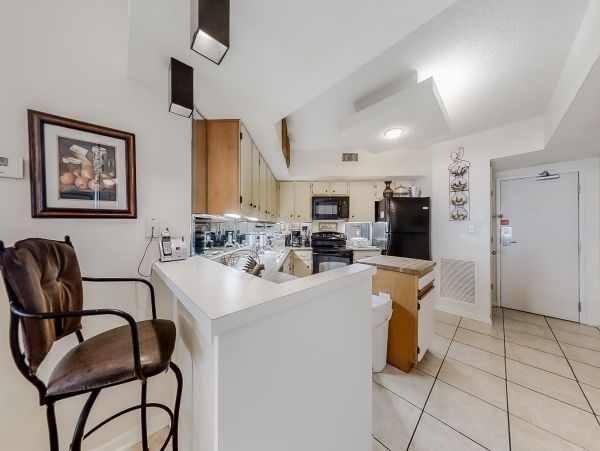 Gulf Front Condo with Beach View, Pools, Hot Tub & Tennis Court