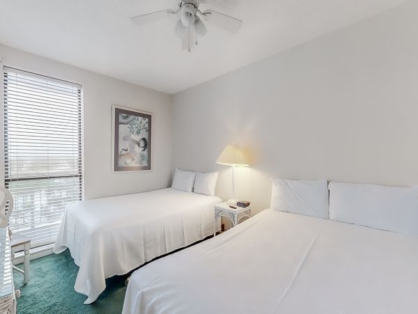 Gulf Front Condo with Beach View, Pools, Hot Tub & Tennis Court