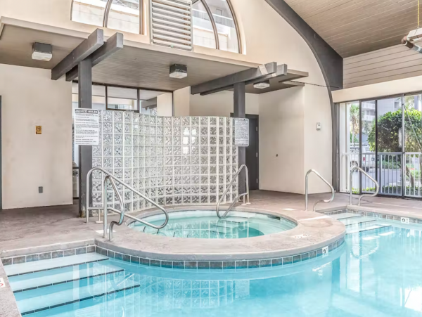 Gulf Front Condo with Beach View, Pools, Hot Tub & Tennis Court