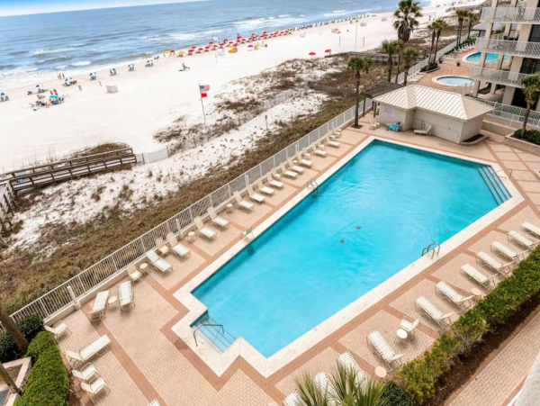 Gulf Front Condo with Beach View, Pools, Hot Tub & Tennis Court