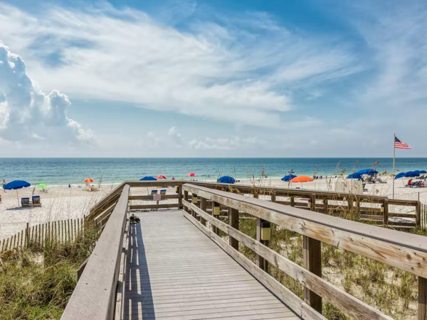 Gulf Front Condo with Beach View, Pools, Hot Tub & Tennis Court