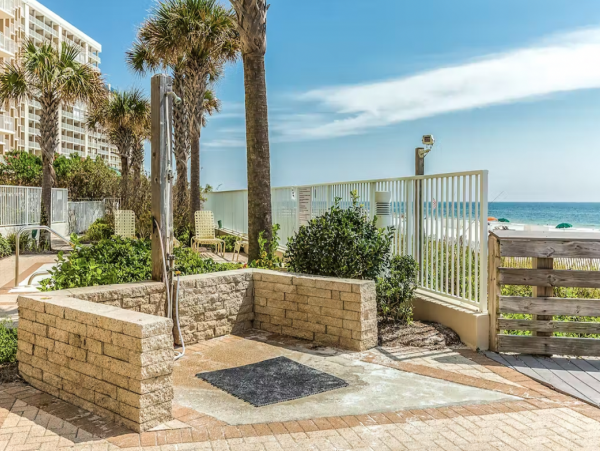 Gulf Front Condo with Beach View, Pools, Hot Tub & Tennis Court