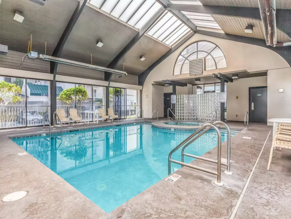 Gulf Front Condo with Beach View, Pools, Hot Tub & Tennis Court