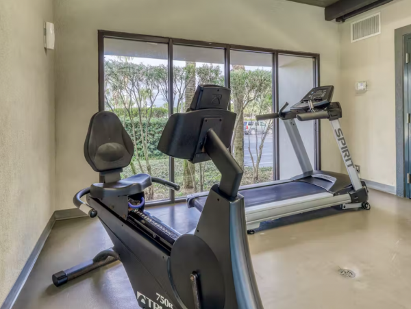Gulf Front Condo with Beach View, Pools, Hot Tub & Tennis Court