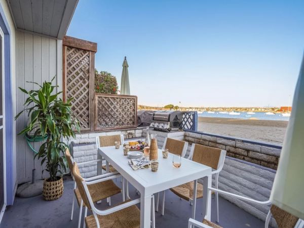 Beachfront Condo with Great Sunset Views in Mission Beach