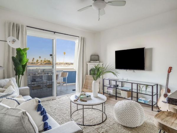 Beachfront Condo with Great Sunset Views in Mission Beach
