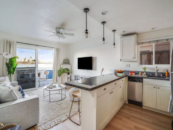 Beachfront Condo with Great Sunset Views in Mission Beach