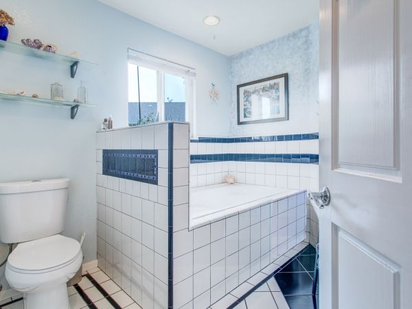 San Diego Beach Communities North Home 1012768